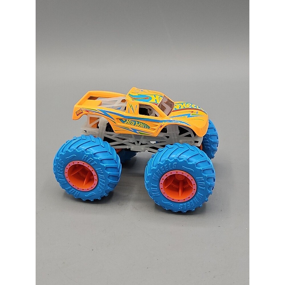 Hot Wheels Monster Trucks Glow in the Dark PODIUM CRASHER 2023 Glow In Dark